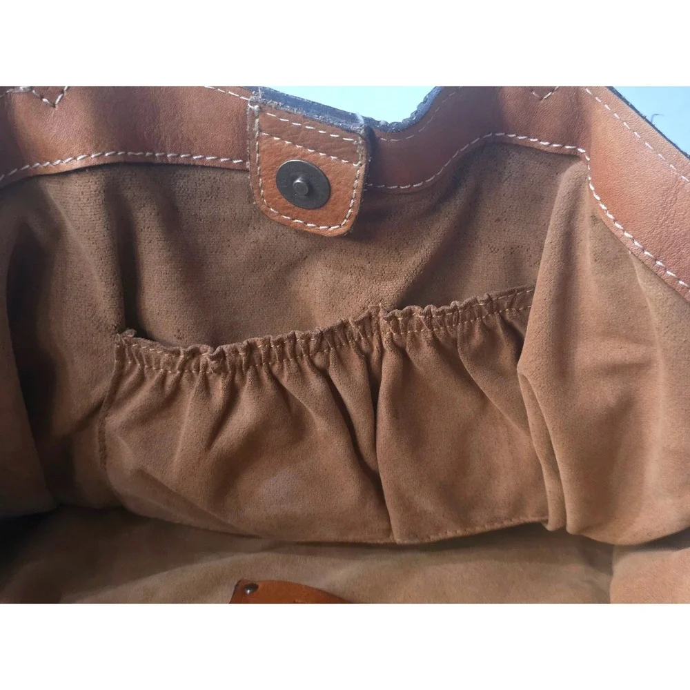 Patricia Nash style color peeking
